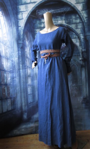 runkelstein Dunkelblaues Leinenkleid