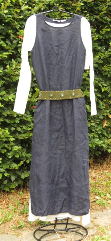 Runkelstein Leinen Unterkleid