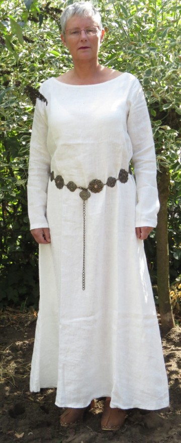 runkelstein Leinen Unterkleid