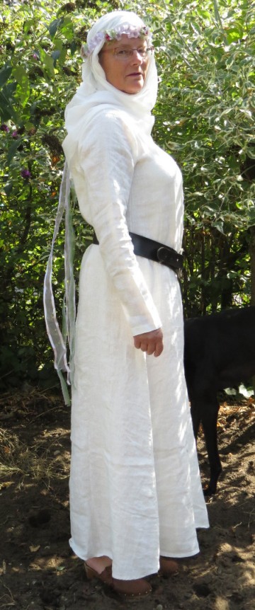 runkelstein Leinen Unterkleid